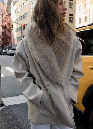 М’яке пальто zara зі штучним хутряним коміром