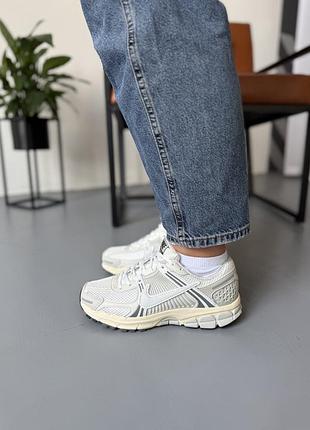 Zoom vomero 5 platinum tint