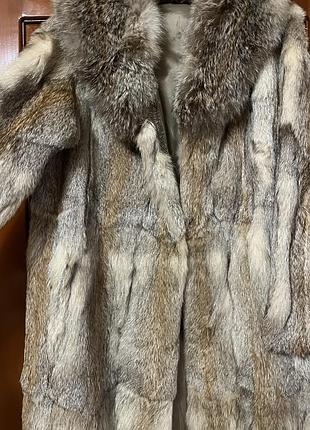 Длинная женская шубка из лисы.