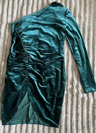 Праздничное изумрудное платье на одно плечо с затяжкой | размер s