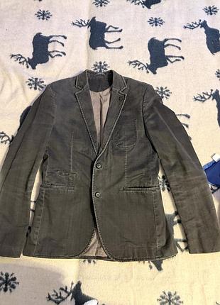Піджак , в ідеальному стані , колі хакі , розмір на s