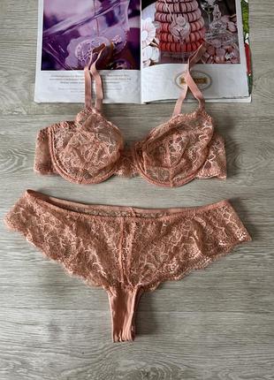 Кружевной комплект белья