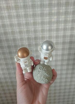 Статуетки космонавти. декор для кімнати, на робочий стіл.