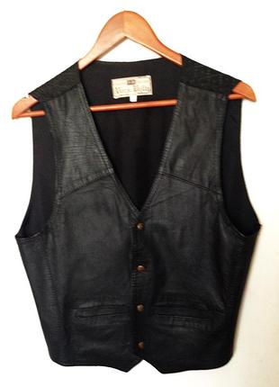 Стильная кожаная жилетка .