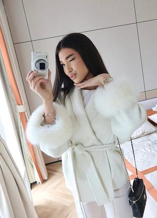 Вкорочене пальто на запах