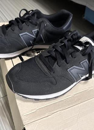 Кросівки чоловічи