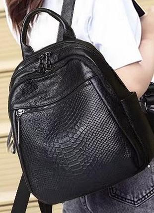 Рюкзак женский кожаный с тиснением под рептилию 23х30х13, сумка наплечная для города, черная