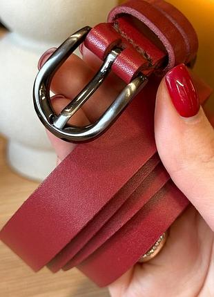 Кожаный женский ремень красного цвета 4711