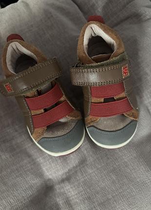 Дитячі кросівки