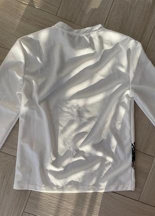 Білий оверсайз лонгслів з патронами 3