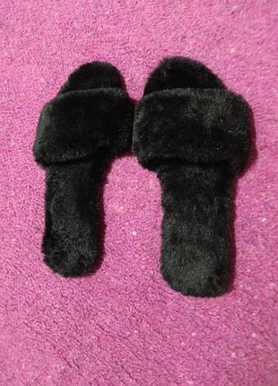 Кімнатні тапочки