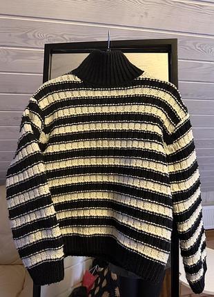 Теплий обʼємний светр