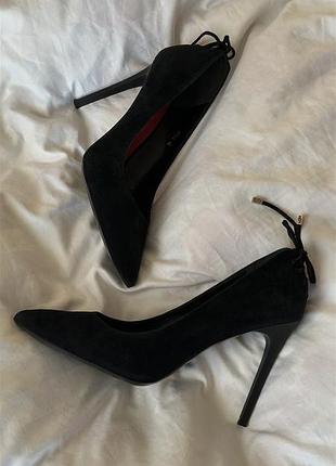 Замшеві туфлі