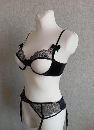 Роскошный черный эротический бюстгальтер с кружевом