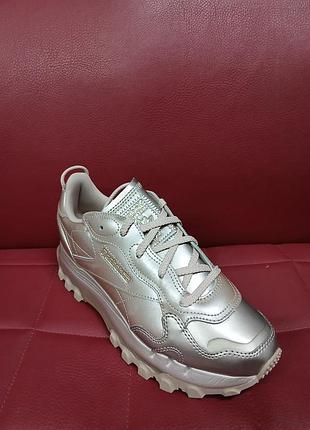 Кросівки  жіночі