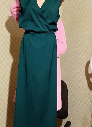 Длинное изумрудное платье