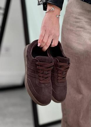 Кросівки коричневі