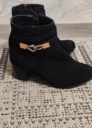 Черевики жіночі