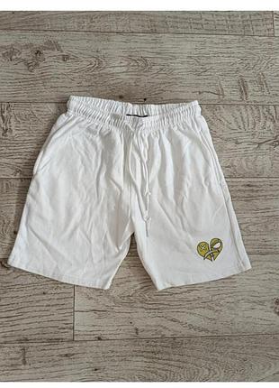 Белые шорты
