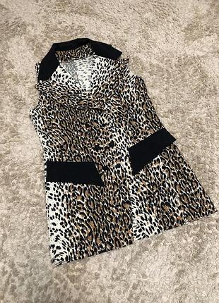 Стильна подовжена жилетка безрукавка з леопардовим принтом, розмір м/л