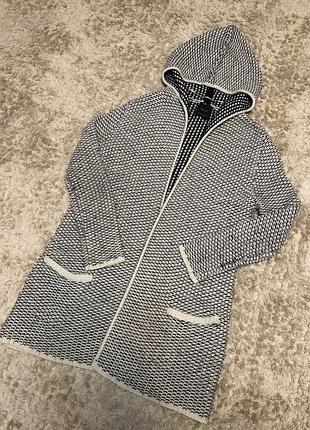 Подовжений вʼязаний кардиган з кишенями і капюшоном, розмір м