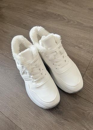 Зимові кросівки