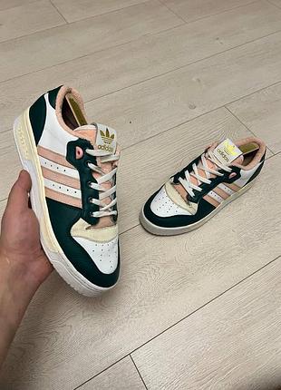 Кросівки адідас adidas