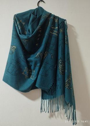 Шарф жіночій з малюнком золоті, котики на одній стороні на другий без малюнка. состав віскоза з кошіміром .ціна 400гр.стан ідіальний