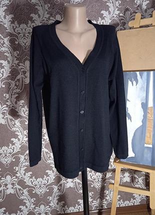 Кофта женская на пуговицах, из шерсти ламы.