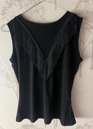 Чорний танцювальний топ з бахромою та v-подібним декором