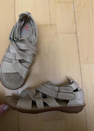 Дитячі шкіряні босоніжки 31 розміру elefanten