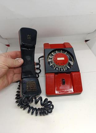 Красный советский стационарный телефон ссср винтаж ретро с круглым диском советский стационарный