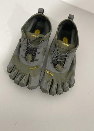 Трекінгові кросівки з підошвою vibram