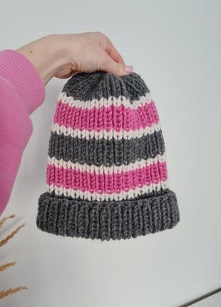 Вязанная шапка ручной работы