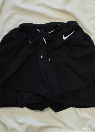 Женские спортивные шорты от nike