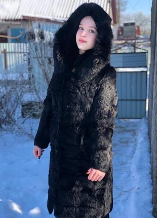 Черная зимняя шуба с капюшоном ❄️
мягкий мех, стильный фасон, красиво садится по фигуре.
теплая, удобная, в идеальном состоянии.
