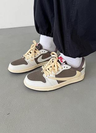 Женские кроссовки nike air jordan 1 travis scott beige grey джордан серого с бежевым цветами