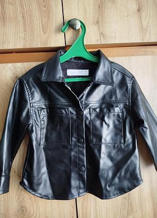 Рубашка из экокожи zara