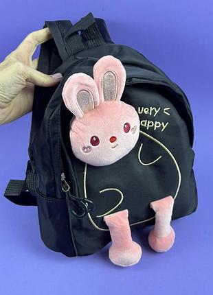 Рюкзак з мякою іграшкою, чорний з зайчиком c 68146 , одне відділення, 20х13х30 см