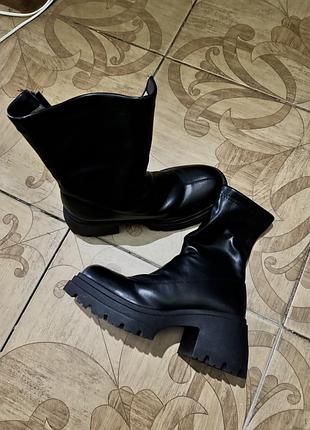 Зимові черевики на масивній подошві