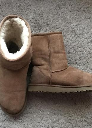 Натуральні чоботи, напівчоботи, уги