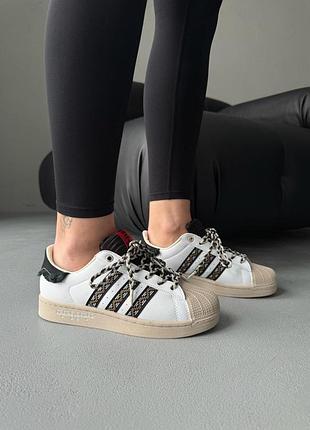 Женские кроссовки adidas superstar fringe white black beige адидас суперстар белого с черным и бежевым цветами