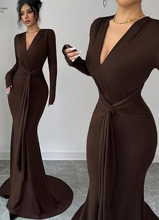 Коричнева сукня по фігурі