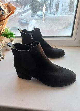Чорні замшеві черевики челсі з низьким каблуком устілка 25