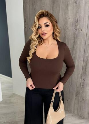 Базовий лонгслів з глибоким декольте