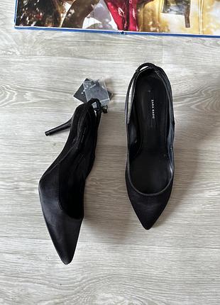 Черные атласные босоножки лодочки