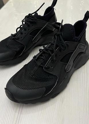 Кросівки nike чорні розмір 37-37,5 в хорошому стані