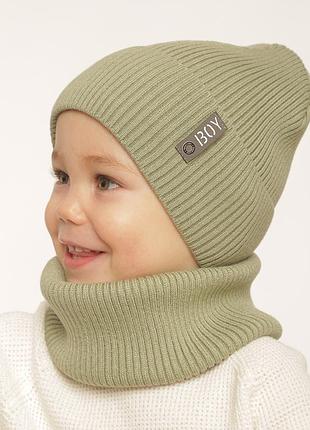 Дитяча в'язана шапка boy. щільна одинарна в'язка для демісезонної погоди. виготовлена з м'якої стрейч-ві