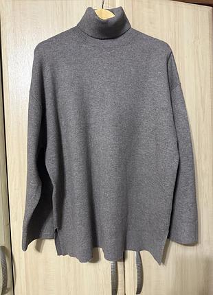 Светр вільного крою