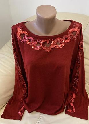 Продам светр з чудовим оздобленням біля шиї та на рукавах